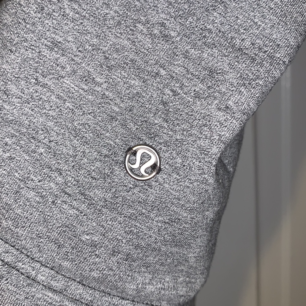 Lululemon - Picture 4 of 5